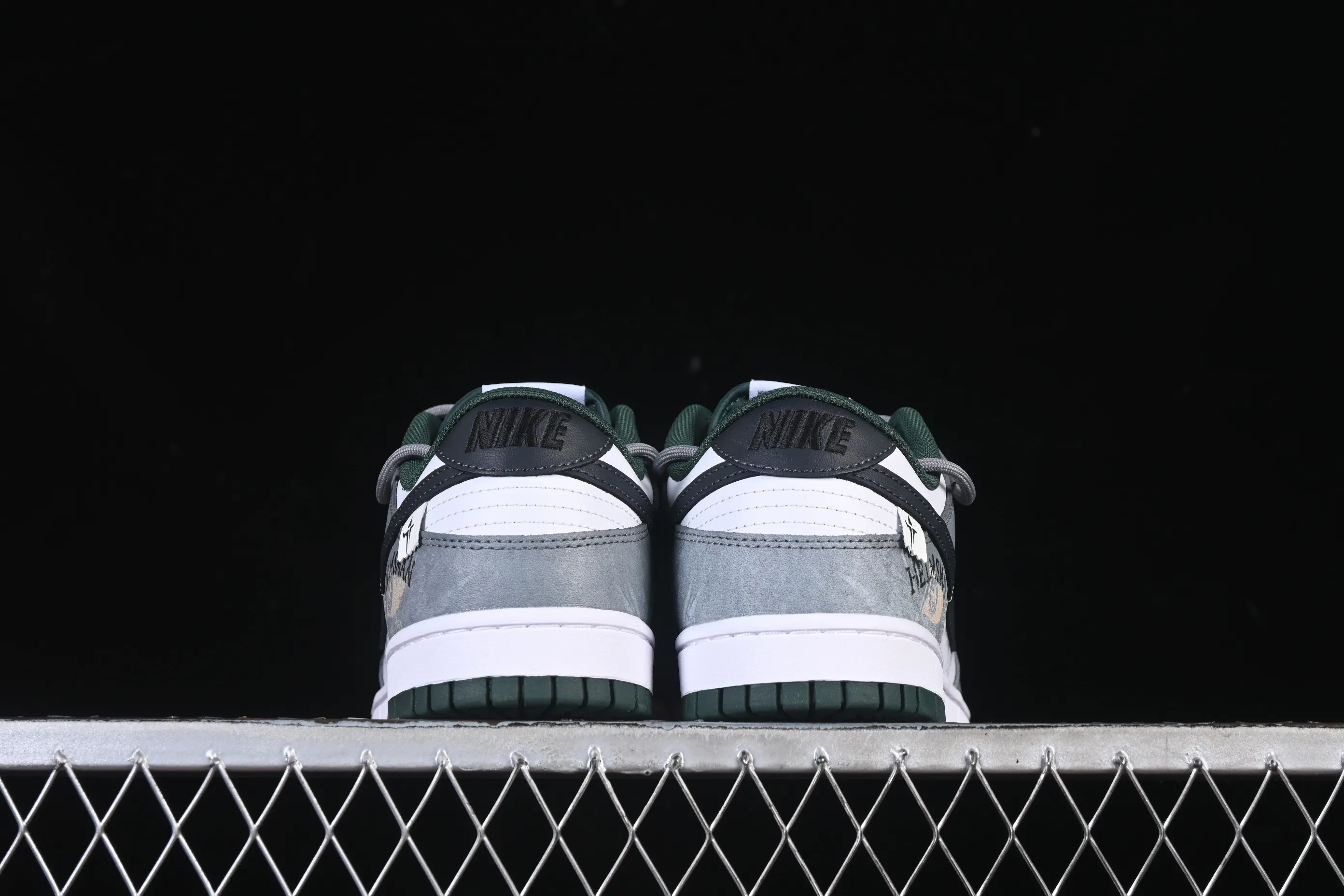 All Categories Nk SB Dunk Series Nk SB Dunk Low High-end Customized Low-top Shoes Nike SB Dunk Low "Just Do It" Straps Anniversary High-end Customized Low-top Casual Shoes DV0833-111